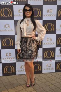 Minissha Lamba feet photo thumbnail