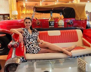 Minissha Lamba feet photo thumbnail