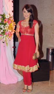 Minissha Lamba feet photo thumbnail