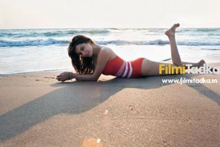 Minissha Lamba feet photo thumbnail