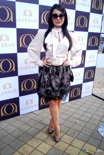 Minissha Lamba feet photo thumbnail