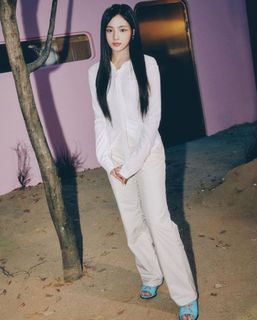 Minji Kim feet photo thumbnail