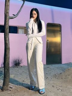 Minji Kim feet photo thumbnail