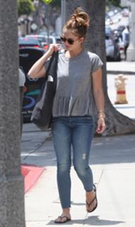 Minka Kelly feet photo thumbnail