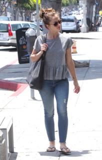 Minka Kelly feet photo thumbnail
