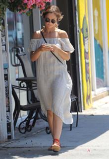 Minka Kelly feet photo thumbnail