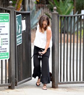Minka Kelly feet photo thumbnail