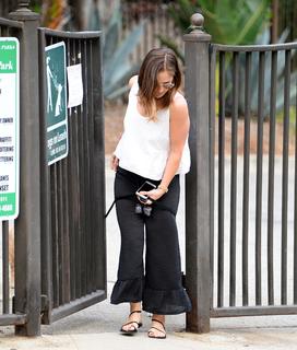 Minka Kelly feet photo thumbnail