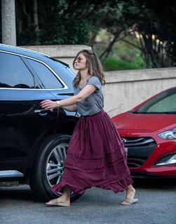 Minka Kelly feet photo thumbnail