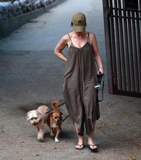 Minka Kelly feet photo thumbnail