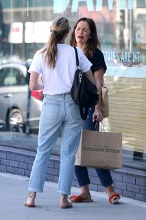 Minka Kelly feet photo thumbnail