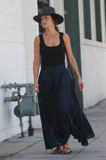 Minka Kelly feet photo thumbnail