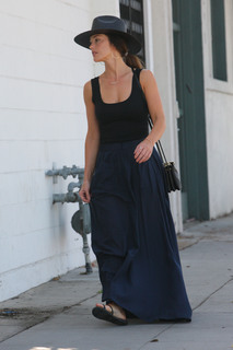 Minka Kelly feet photo thumbnail