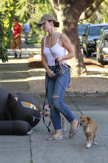 Minka Kelly feet photo thumbnail