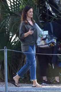 Minka Kelly feet photo thumbnail