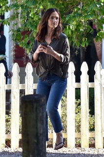 Minka Kelly feet photo thumbnail