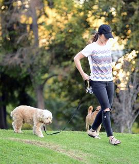 Minka Kelly feet photo thumbnail