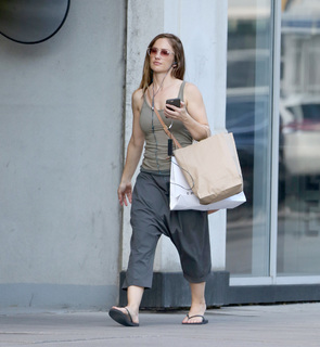 Minka Kelly feet photo thumbnail