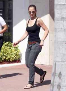 Minka Kelly feet photo thumbnail