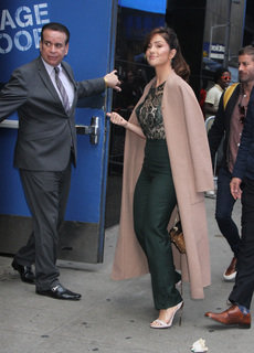 Minka Kelly feet photo thumbnail