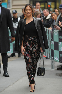 Minka Kelly feet photo thumbnail