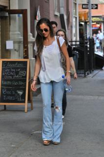 Minka Kelly feet photo thumbnail