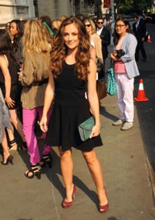 Minka Kelly feet photo thumbnail