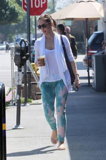 Minka Kelly feet photo thumbnail