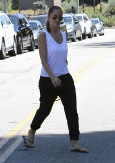 Minka Kelly feet photo thumbnail