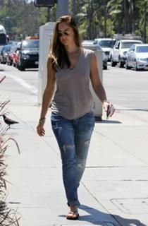 Minka Kelly feet photo thumbnail