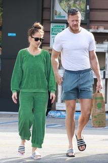 Minka Kelly feet photo thumbnail