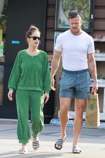 Minka Kelly feet photo thumbnail