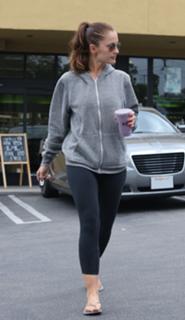 Minka Kelly feet photo thumbnail