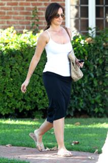 Minka Kelly feet photo thumbnail