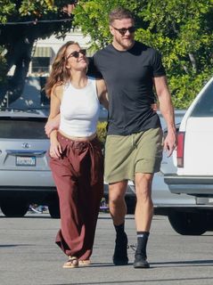 Minka Kelly feet photo thumbnail