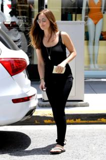 Minka Kelly feet photo thumbnail