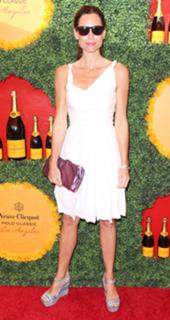 Minnie Driver feet photo thumbnail