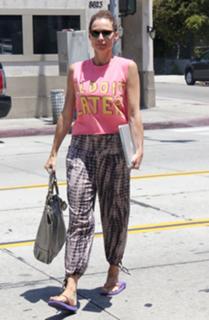 Minnie Driver feet photo thumbnail