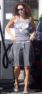 Minnie Driver feet photo thumbnail