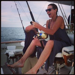 Minnie Driver feet photo thumbnail