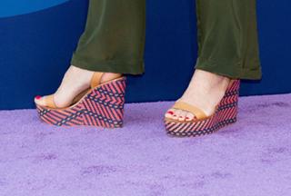 Minnie Driver feet photo thumbnail
