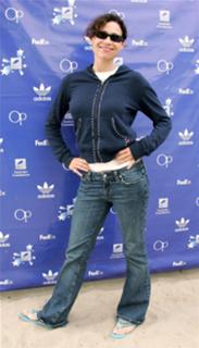 Minnie Driver feet photo thumbnail