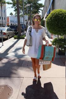 Minnie Driver feet photo thumbnail