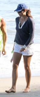 Minnie Driver feet photo thumbnail