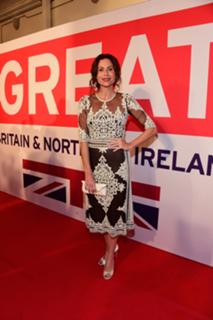 Minnie Driver feet photo thumbnail