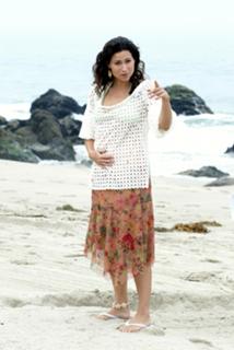 Minnie Driver feet photo thumbnail