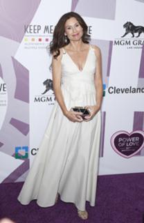 Minnie Driver feet photo thumbnail