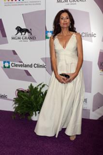 Minnie Driver feet photo thumbnail