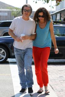 Minnie Driver feet photo thumbnail