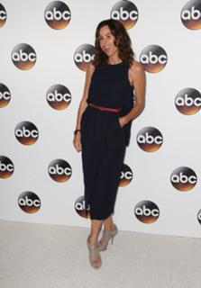Minnie Driver feet photo thumbnail